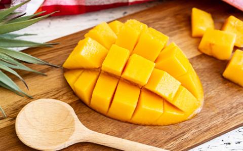 【2026年6月中旬から順次発送・優品】完熟アップルマンゴー約800g(2玉～3玉)【配送不可地域：離島】