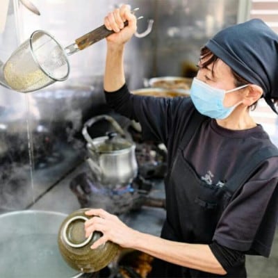 【毎月定期便】人気観光地「そば処 玉家」がお届けする沖縄そば(三枚肉/ソーキ)全2回【配送不可地域：離島】