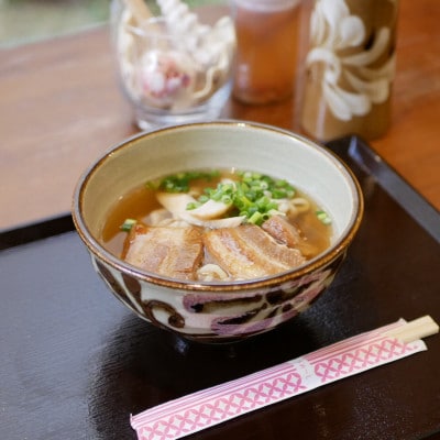 【沖縄県共通返礼品】きんそば 生麺 三枚肉そば 8食セット(沖縄そば/与那原町)【配送不可地域：離島】