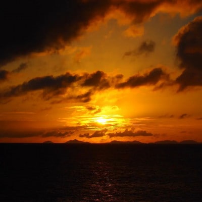 【貸し切りプラン】伊平屋島サンセットクルージング(1～2名様/1時間コース)