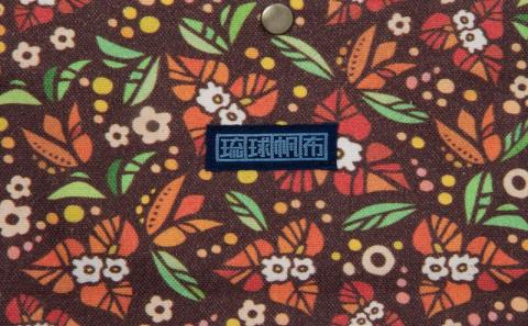 「琉球帆布」お散歩バッグ （POKKE104ブーゲンビリア） - 帆布 布 トート トートバッグ 人気 アーティスト イラストレーター Pokke104 池城由紀乃 おしゃれ レディース ファッション お出かけ かばん 鞄 手仕事 手づくり ハンドメイド 琉球帆布 伝統技術 沖縄県 八重瀬町【価格改定】