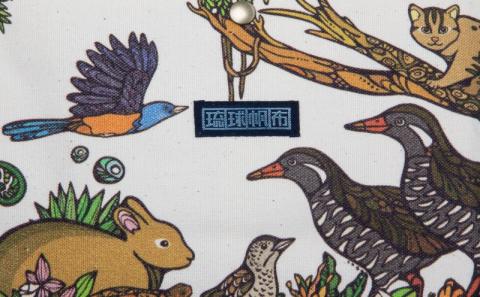 「琉球帆布」お散歩バッグ《世界遺産応援バッグ》 - 帆布 布 トート トートバッグ 人気 アーティスト イラストレーター Pokke104 池城由紀乃 おしゃれ レディース ファッション お出かけ かばん 鞄 手仕事 手づくり ハンドメイド 琉球帆布 伝統技術 沖縄県 八重瀬町【価格改定】