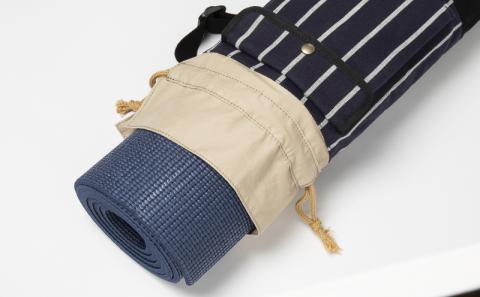 「琉球帆布」ヨガマットケースB（ネイビー）- ヨガ マットケース 収納 帆布 手づくり ハンドメイド 軽い 丈夫 布 人気 ツートンカラー おしゃれ ポケット付き 高級感 ベルト 調整可能 琉球帆布 手仕事 伝統技術 沖縄県 八重瀬町【価格改定】