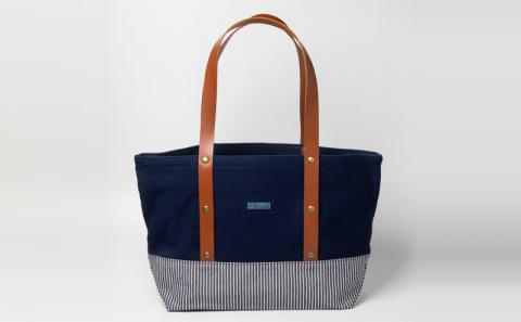 「琉球帆布」琉球藍染ツートンバッグ - 実用性 帆布 トートバッグ キャンバス生地 丈夫 ベーシック おしゃれ ファッション お出かけ かばん 鞄 手仕事 手づくり ハンドメイド 琉球帆布 伝統技術 沖縄県 八重瀬町【価格改定】