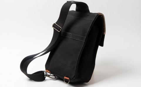 「琉球帆布」スクエアワンショルダー（ブラック）- 8号帆布 布 バッグ 鞄 かばん 男女兼用 手づくり ハンドメイド 合わせやすい 黒 ブラック 人気 シンプル おしゃれ ファッション 革 定番 琉球帆布 伝統技術 沖縄県 八重瀬町【価格改定】