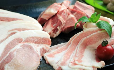 【2ヶ月に1度の定期便：全3回】ブランド豚・キビまる豚　ステーキ＆ローストポーク＆ソーセージのたっぷりセット - 豚肉 小分け ロース 豚バラ スペアリブ ソーセージ 詰め合わせ 定期便 隔月 便利 人気 ブランド豚 沖縄県 八重瀬町