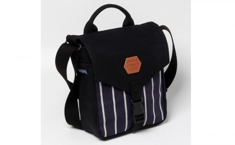 「琉球帆布」ツートンショルダーS / ブラック＆ネイビー - 帆布 キャンバス生地 布 丈夫 バッグ 斜め掛け 肩掛け おしゃれ 男女兼用 琉球帆布 手仕事 伝統技術 沖縄県 八重瀬町【価格改定】