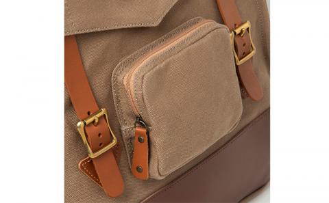 「琉球帆布」スクエアリュック / ライトブラウン - 帆布 布 バッグ 鞄 かばん ユニセックス 手づくり ハンドメイド 馴染みやすい 茶色 人気 シンプル おしゃれ 使うほど 馴染む 牛革 定番 琉球帆布 伝統技術 沖縄県 八重瀬町【価格改定】