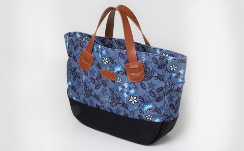 「琉球帆布」アートラウンドツートン ふくふくシークヮーサー - ラウンドトート 8号帆布 丈夫 牛革 ハンドル ベーシック シンプル おしゃれ ファッション メンズ レディース 男性 女性 贈り物 ギフト プレゼント 琉球紅型 人気 紅型作家 宮城守男 バッグ 鞄 手仕事 手づくり ハンドメイド 琉球帆布 伝統技術 沖縄県 八重瀬町【価格改定】