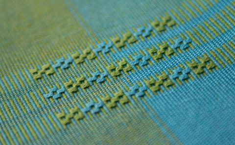 ＜機織工房しよん＞グーシ花織花瓶敷（青系）- 手織り ハンドメイド 手仕事 伝統技法 インテリア かびん 生活雑貨 小物 グーシ花織 手仕事 人気 おすすめ 沖縄県 八重瀬町【価格改定】