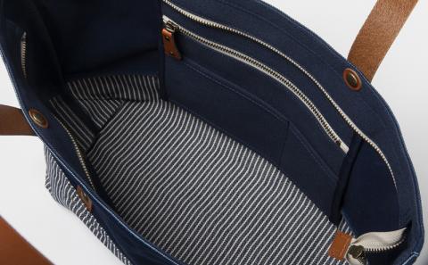 「琉球帆布」琉球藍染ツートンバッグ - 実用性 帆布 トートバッグ キャンバス生地 丈夫 ベーシック おしゃれ ファッション お出かけ かばん 鞄 手仕事 手づくり ハンドメイド 琉球帆布 伝統技術 沖縄県 八重瀬町【価格改定】