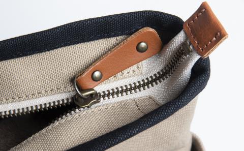 「琉球帆布」クラフトマンバッグ（ライトブラウン） - 実用性 帆布 トート キャンバス生地 丈夫 ベーシック おしゃれ ファッション お出かけ かばん 鞄 手仕事 手づくり ハンドメイド 琉球帆布 伝統技術 沖縄県 八重瀬町【価格改定】