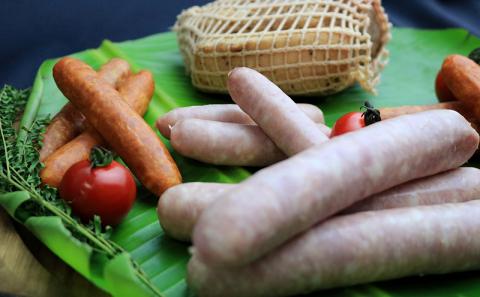 【2ヶ月に1度の定期便：全3回】ブランド豚・キビまる豚ローストポーク＆ソーセージ＆スペアリブセット - 豚肉 小分け スモーク 豚バラ スペアリブ ソーセージ 詰め合わせ 定期便 隔月 便利 人気 ブランド豚 沖縄県 八重瀬町