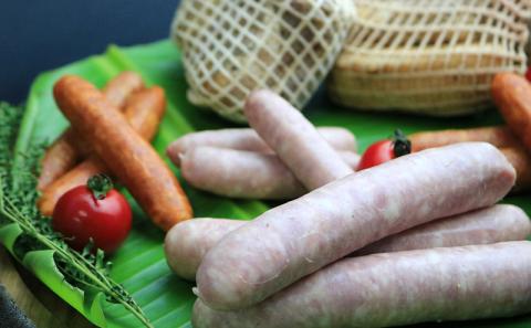 【2ヶ月に1度の定期便：全3回】ブランド豚・キビまる豚　ステーキ＆ローストポーク＆ソーセージのたっぷりセット - 豚肉 小分け ロース 豚バラ スペアリブ ソーセージ 詰め合わせ 定期便 隔月 便利 人気 ブランド豚 沖縄県 八重瀬町