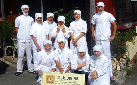 【定期便：全3回】「手造り黒糖工房　上地屋」尚和三盆糖・粉黒糖セット - 砂糖 粉 黒糖 使いやすい 沖縄県産 国産 隔月 届く 定期便 和三盆 和三盆糖おすすめ 沖縄県産 八重瀬町【価格改定】