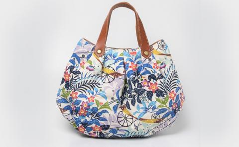 「琉球帆布」アートパンプキンバッグ きらきらシークヮーサー - 8号帆布 琉球紅型 人気 紅型作家 宮城守男 おしゃれ レディース ファッション お出かけ かばん 鞄 手仕事 手づくり ハンドメイド 琉球帆布 伝統技術 沖縄県 八重瀬町【価格改定】