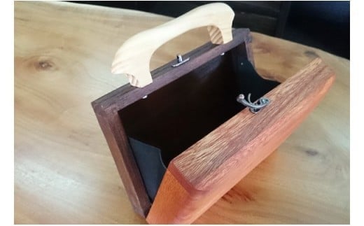 ［グレイン］琉球松と桐のバッグ - メンズ レディース 男性 女性 男女兼用 贈り物 ギフト おしゃれ ツートンカラー 木製品 人気 おすすめ 沖縄県 八重瀬町【価格改定】