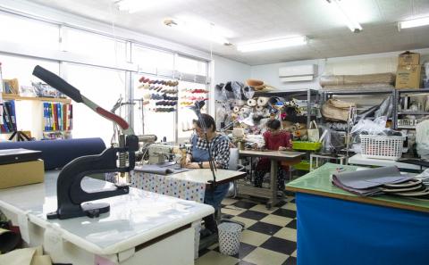 「琉球帆布」ヨガマットケースA（ピンクベージュ）- ヨガ マットケース 収納 帆布 手づくり ハンドメイド 軽い 丈夫 布 人気 シンプル おしゃれ 琉球帆布 手仕事 伝統技術 沖縄県 八重瀬町【価格改定】