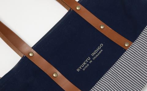 「琉球帆布」琉球藍染ツートンバッグ - 実用性 帆布 トートバッグ キャンバス生地 丈夫 ベーシック おしゃれ ファッション お出かけ かばん 鞄 手仕事 手づくり ハンドメイド 琉球帆布 伝統技術 沖縄県 八重瀬町【価格改定】