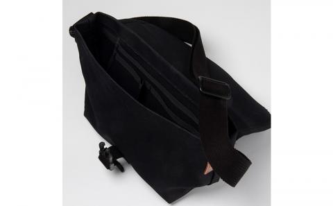 「琉球帆布」アートメッセンジャー / ふくふくシークヮーサー - 帆布 黒 ブラック 使いやすい バッグ 鞄 かばん 斜め掛け 琉球紅型 人気 紅型作家 宮城守男 おしゃれ ファッション ポイント 手づくり ハンドメイド 琉球帆布 手仕事 伝統技術 沖縄県 八重瀬町【価格改定】