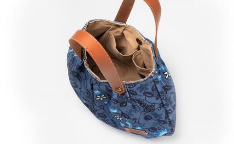 「琉球帆布」アートパンプキンバッグ ふくふくシークヮーサー - 8号帆布 琉球紅型 人気 紅型作家 宮城守男 おしゃれ レディース ファッション お出かけ かばん 鞄 手仕事 手づくり ハンドメイド 琉球帆布 伝統技術 沖縄県 八重瀬町【価格改定】