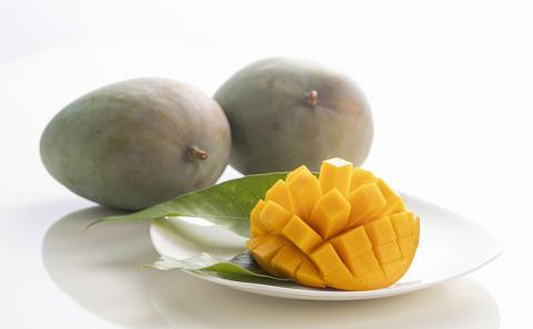 【先行受付】【2026年発送】神谷ファームのキーツマンゴー 約2.5kg - 先行予約 沖縄県産 産地直送 南国フルーツ 旬の味覚 季節の果物 希少種 贈り物 ギフト 沖縄県 八重瀬町