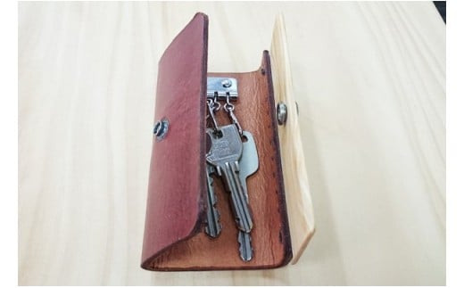 ［グレイン］琉球松と革で作ったキーケース - メンズ レディース 男性 女性 男女兼用 贈り物 ギフト おしゃれ 革製品 木製品 人気 おすすめ 沖縄県 八重瀬町