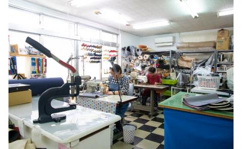 「琉球帆布」 お散歩バッグ （RYUKA ブルー） - 帆布 布 トート トートバッグ 琉球紅型 人気 紅型作家 RYUKA 新垣優香 おしゃれ レディース ファッション お出かけ かばん 鞄 手仕事 手づくり ハンドメイド 琉球帆布 伝統技術 沖縄県 八重瀬町【価格改定】