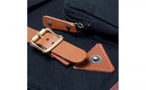 「琉球帆布」スクエアリュック / ブラック - 帆布 布 バッグ 鞄 かばん 男女兼用 手づくり ハンドメイド 合わせやすい 黒 ブラック 人気 シンプル おしゃれ 使うほど 馴染む 牛革 定番 琉球帆布 伝統技術 沖縄県 八重瀬町【価格改定】