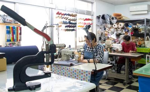 「琉球帆布」ショッピングトート きらきらシークヮーサー - 帆布 布 丈夫 トートバッグ 琉球紅型 人気 紅型作家 宮城守男 おしゃれ レディース ファッション お出かけ かばん 鞄 手仕事 手づくり ハンドメイド 琉球帆布 伝統技術 沖縄県 八重瀬町【価格改定】