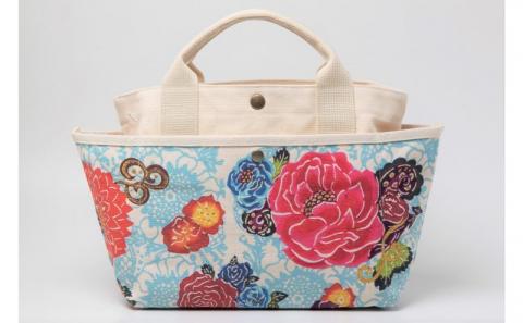 「琉球帆布」 お散歩バッグ （RYUKA ブルー） - 帆布 布 トート トートバッグ 琉球紅型 人気 紅型作家 RYUKA 新垣優香 おしゃれ レディース ファッション お出かけ かばん 鞄 手仕事 手づくり ハンドメイド 琉球帆布 伝統技術 沖縄県 八重瀬町【価格改定】