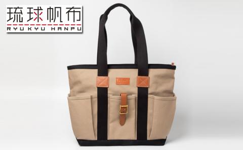 「琉球帆布」クラフトマンバッグ（ライトブラウン） - 実用性 帆布 トート キャンバス生地 丈夫 ベーシック おしゃれ ファッション お出かけ かばん 鞄 手仕事 手づくり ハンドメイド 琉球帆布 伝統技術 沖縄県 八重瀬町【価格改定】