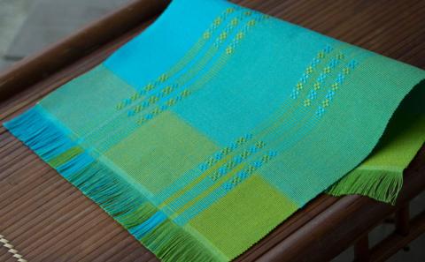 ＜機織工房しよん＞グーシ花織花瓶敷（青系）- 手織り ハンドメイド 手仕事 伝統技法 インテリア かびん 生活雑貨 小物 グーシ花織 手仕事 人気 おすすめ 沖縄県 八重瀬町【価格改定】